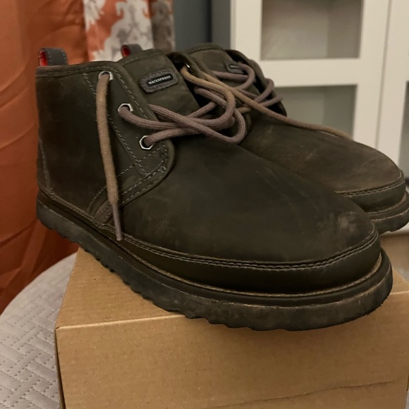 Worn - Big Boys, Dark Grey, Waterproof Winter Ugg Boots, Size 6 - Picture 1 of 5